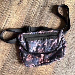 NWOT lululemon purse